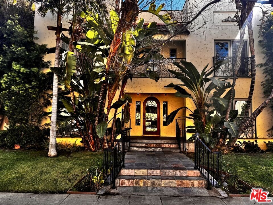 Primary Photo - 248 S Reeves Dr