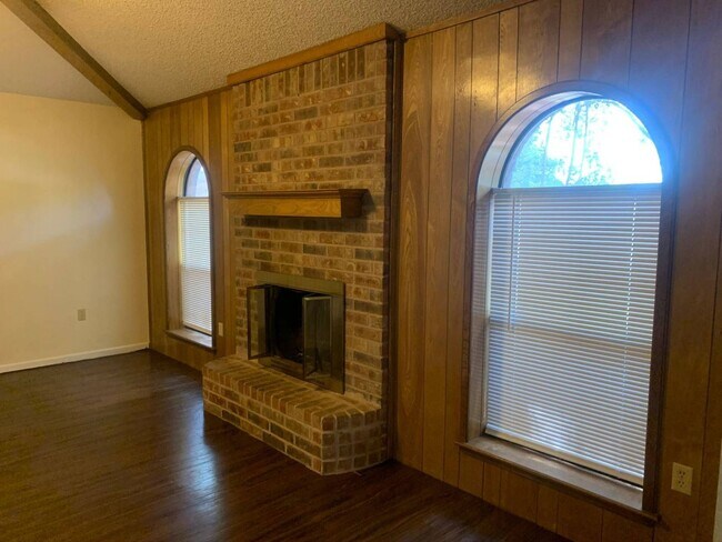 Building Photo - Large 3 bedroom Home in Twin Oaks-Wylie!