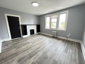 Building Photo - 128 Carrick Ave