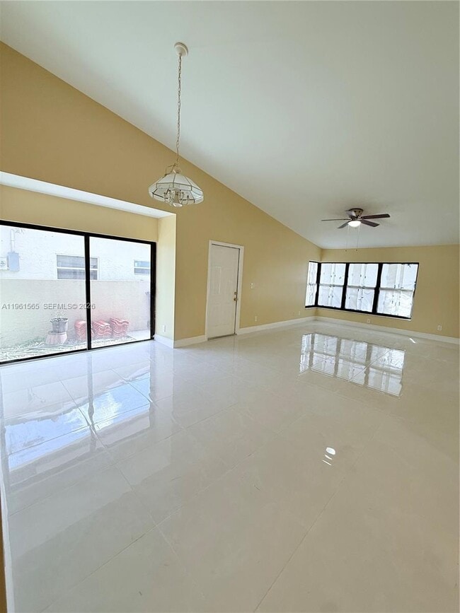 Foto del edificio - 11061 NW 39th St