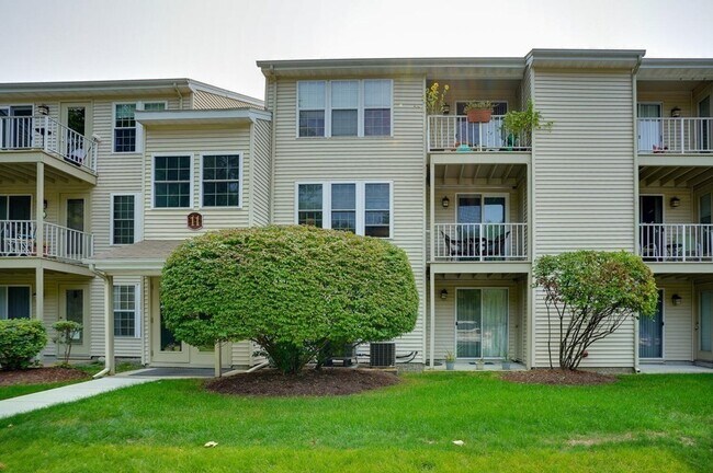 Building Photo - 11 Thoreau Ct