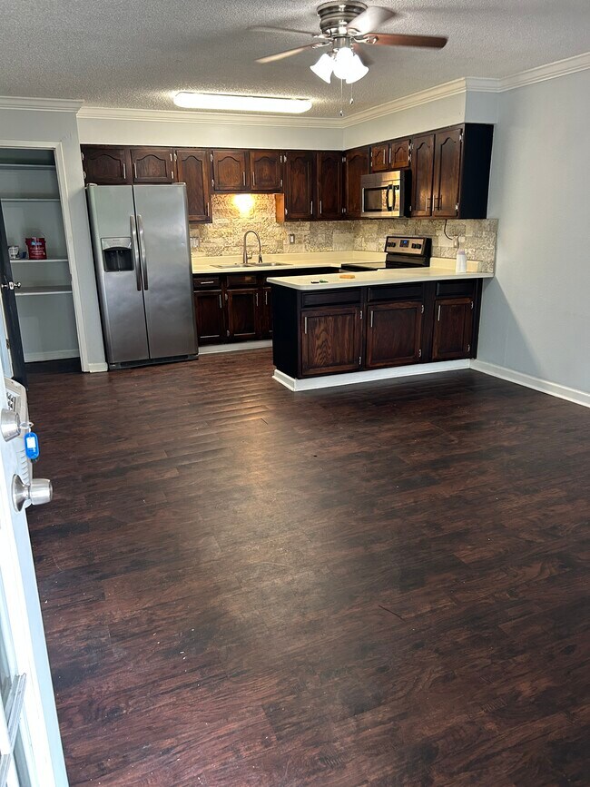 Building Photo - 1000 Ranchero Road