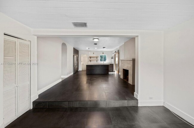 Building Photo - 546 NW 50th St