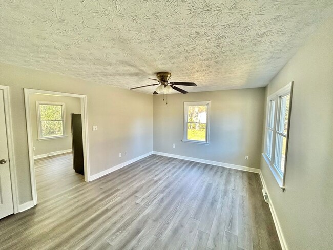 Building Photo - 9089 Pine Hill Rd