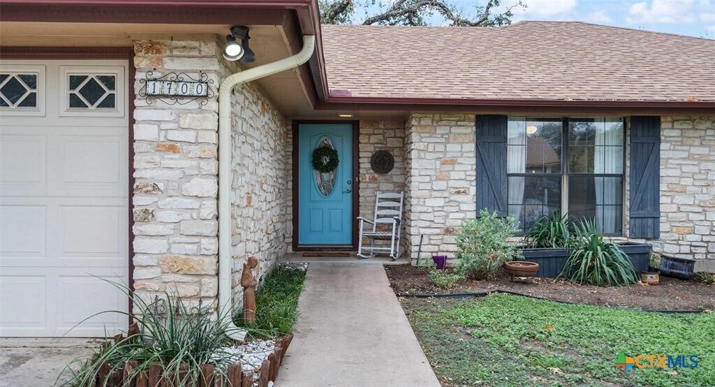 Primary Photo - 1700 Creekview Dr