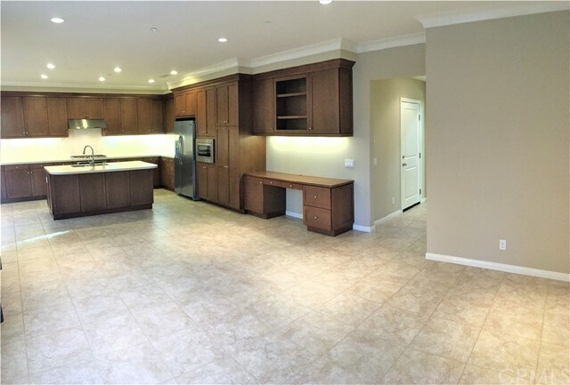 Building Photo - 102 Bianco