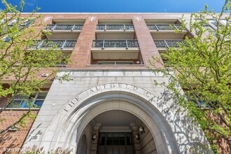 Building Photo - 1350 W Fullerton Ave