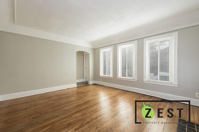 Foto del edificio - 3740 Tyler St