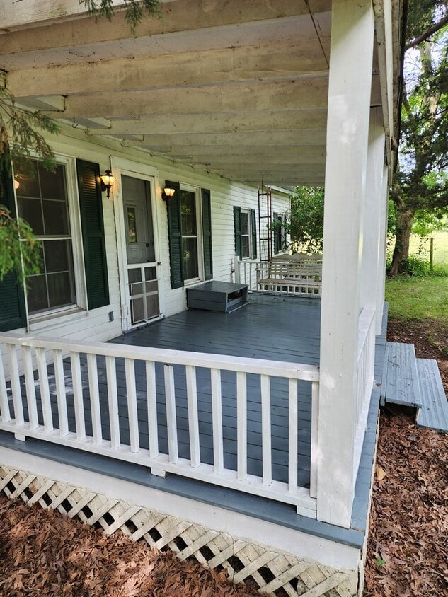 Primary Photo - Charming Farm Cottage in Chatham, IL!