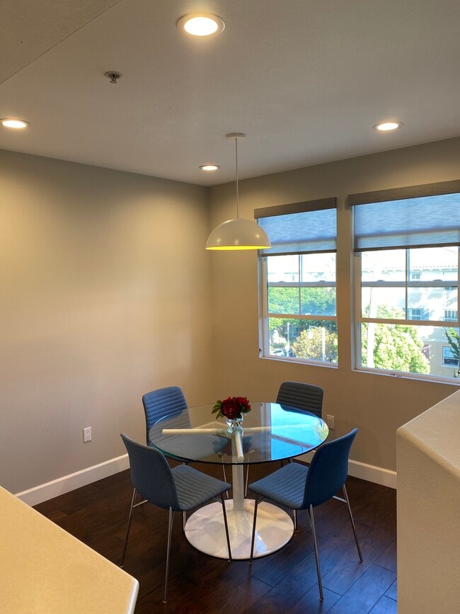 Comedor - 13075 Pacific Promenade