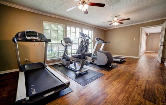 Gimnasio - Westwood Village Apartments