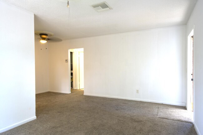 Building Photo - 625 N M St