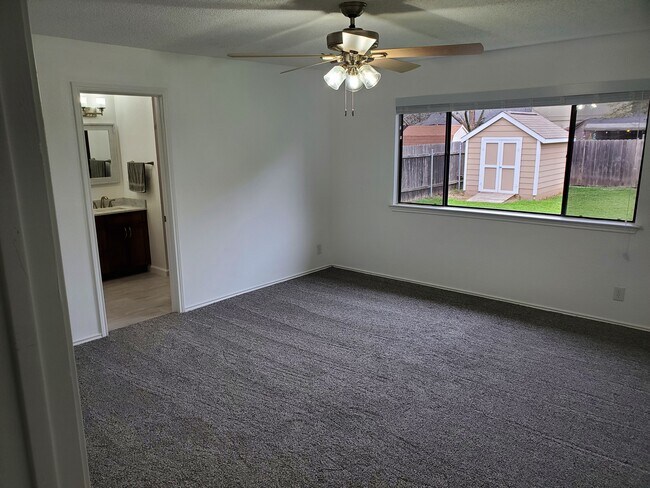 Foto del edificio - 9006 Bancroft Trl