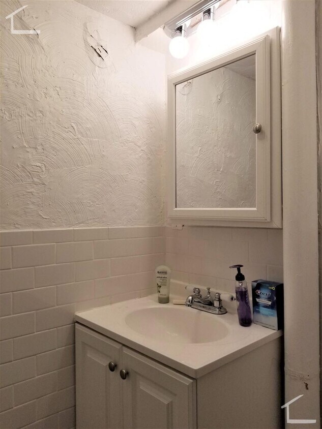 Foto del edificio - Affordable 4-Bed