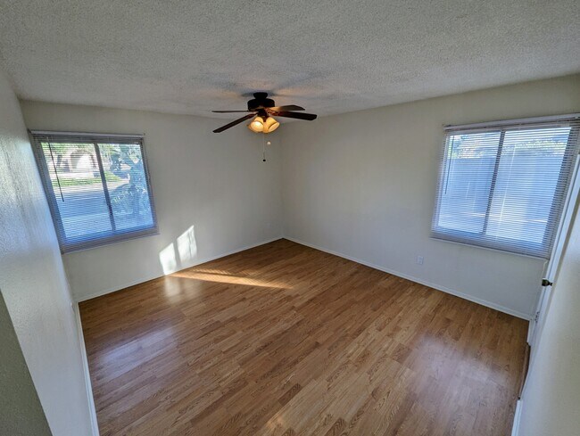 Building Photo - 523 E Orion St