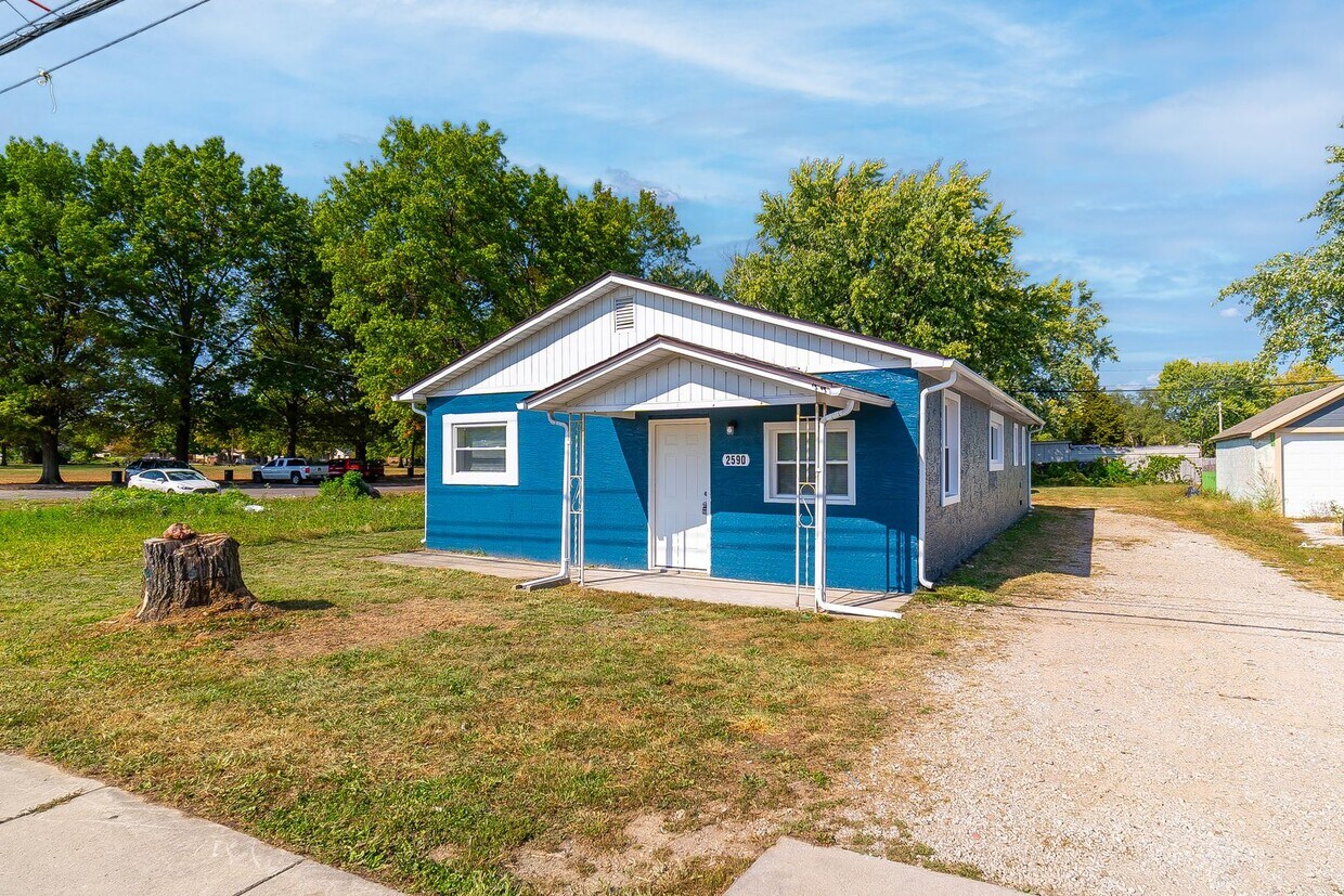 Foto principal - Updated 3 Bedroom Home for Rent! Large Yar...