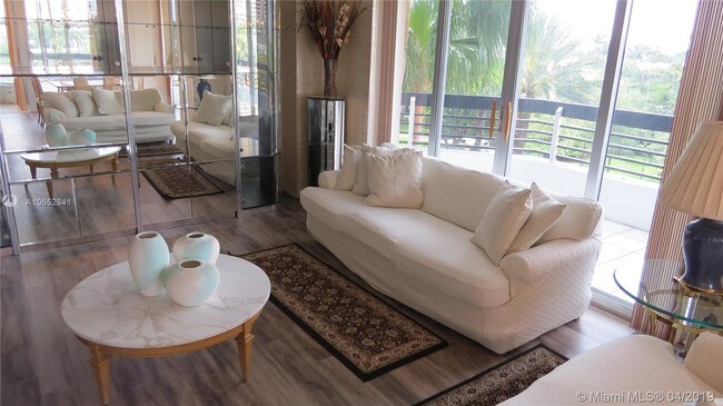 Foto del edificio - 3600 Mystic Pointe Dr