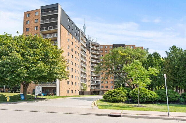 Photo du bâtiment - Lauzon Tower Apartments