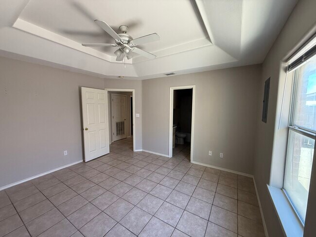 Foto del edificio - 2408 Moonlight Ln