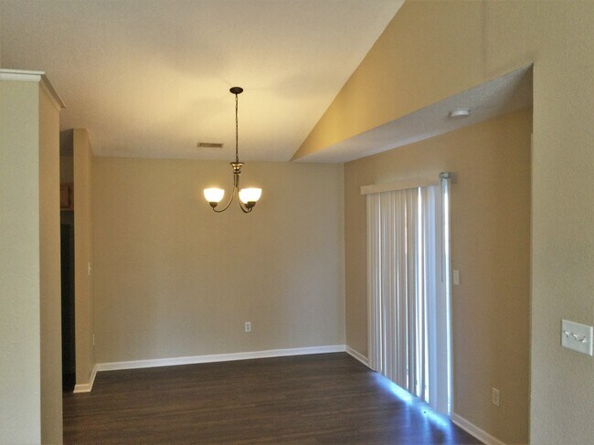 Foto del edificio - 2330 Lakecrest Drive