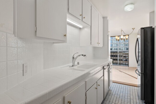 Foto del edificio - 10747 Wilshire Blvd