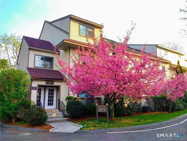 Foto del edificio - 2435 Bedford St
