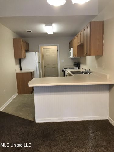 Building Photo - 15116 Deer Creek Dr