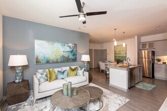 Building Photo - Hawthorne at the Glen