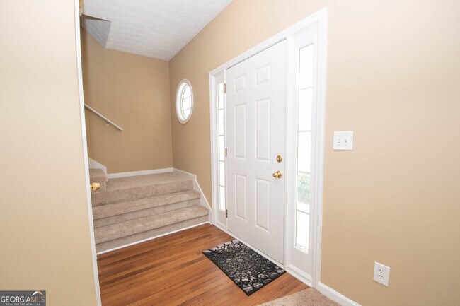 Foto del edificio - 74 Roxbury Ln