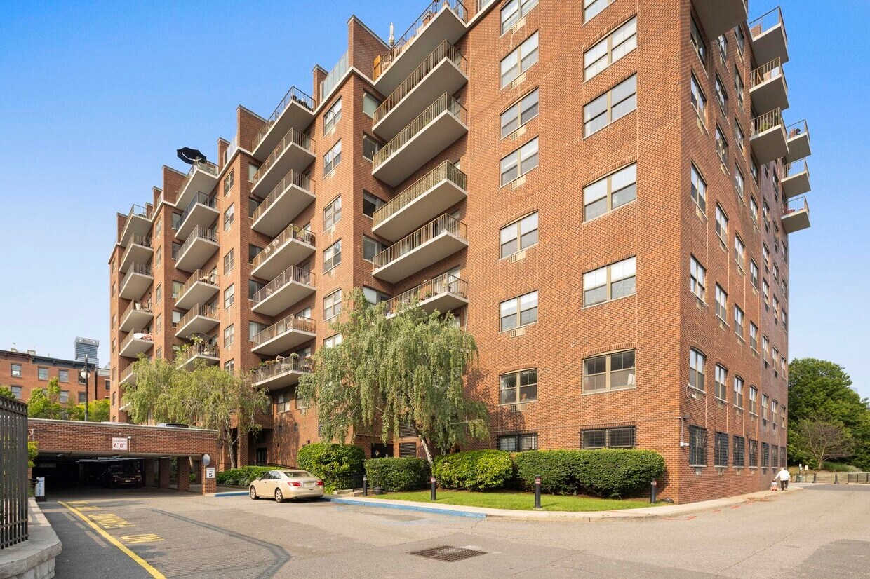 Primary Photo - 1 Greene St