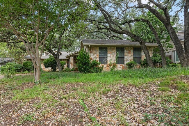 Foto del edificio - 3138 Honey Tree Ln