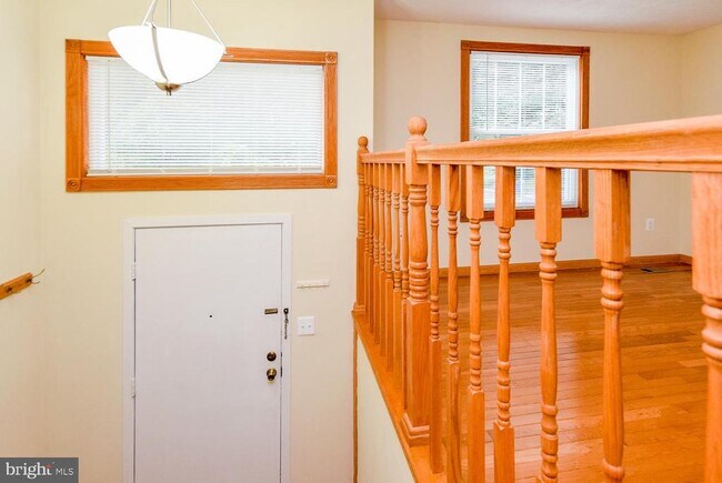 Foto del edificio - 6584 Madrigal Terrace