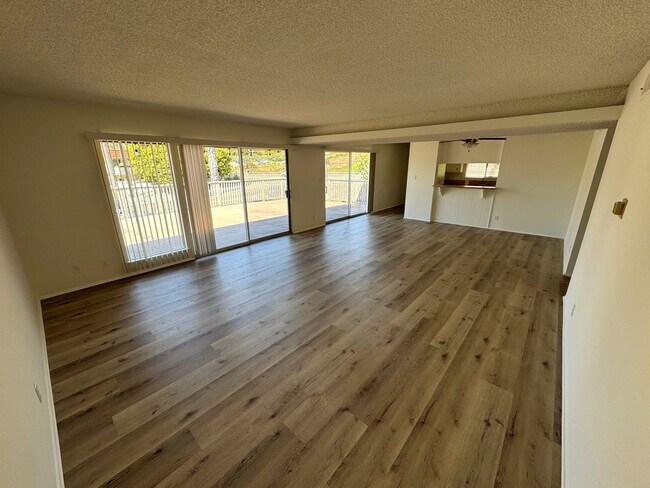 Building Photo - 900penin