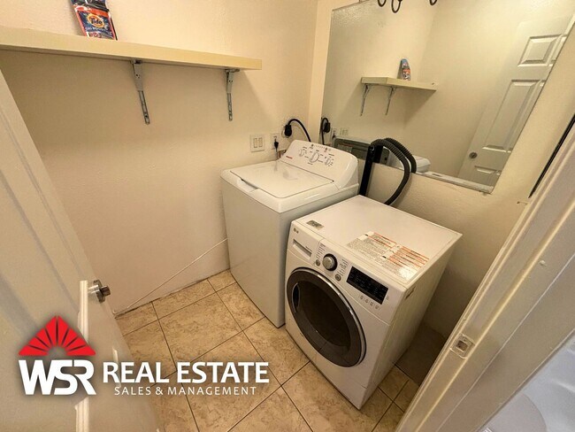 Foto del edificio - Upper-Level Condo In Gated Community!