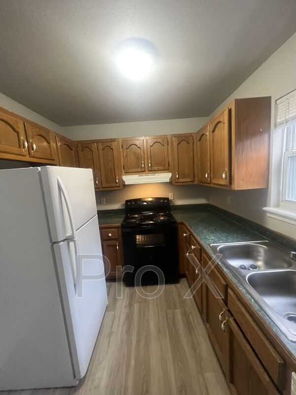 Foto del edificio - *OR 2216 E 8th St 1-4