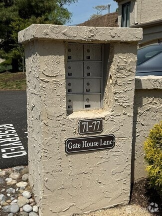 Building Photo - 75 Gate House Ln