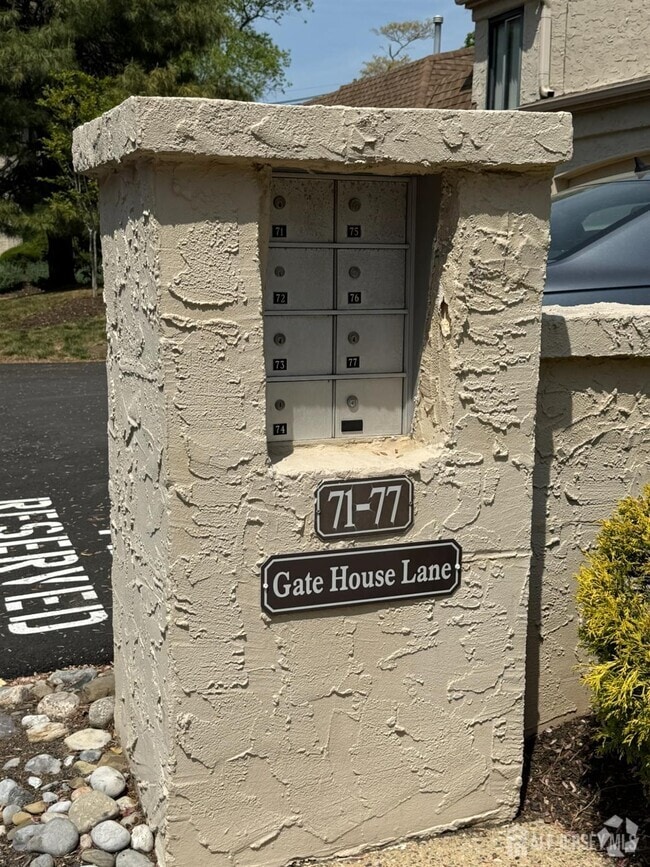Building Photo - 75 Gate House Ln