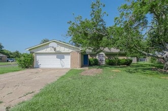 Building Photo - 1108 Delta Ct