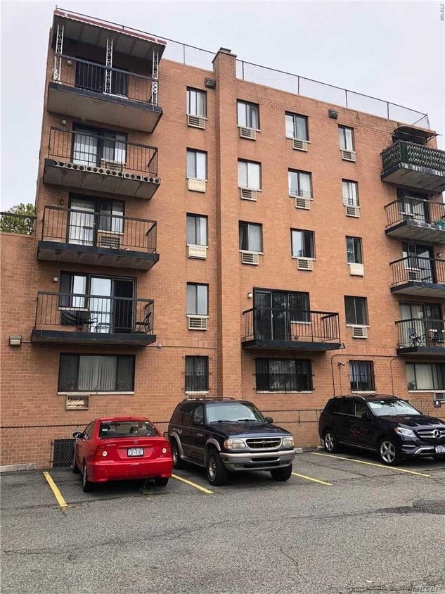 18016 Wexford Terrace, Queens, NY 11432 Condo for Rent in Queens, NY