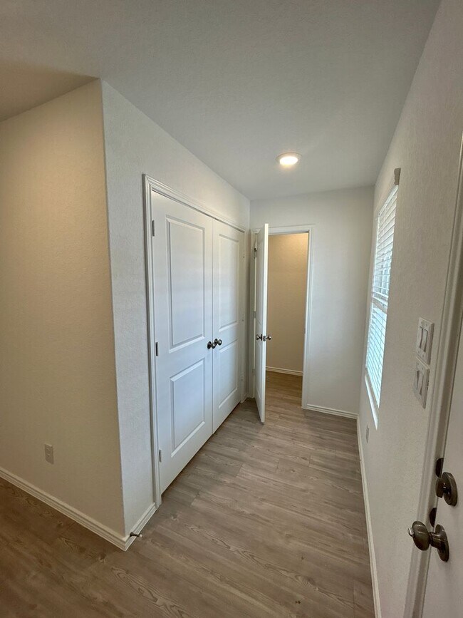 Building Photo - Hidden Trails, Bulverde, TX Spacious 4-Bed...
