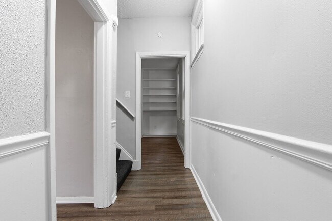 Building Photo - 29 E Orchard Ave