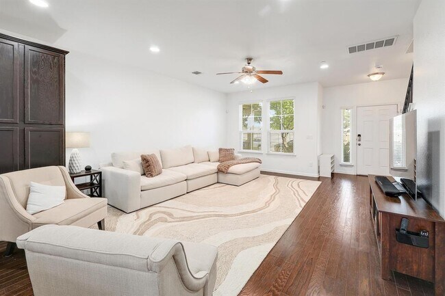 Foto del edificio - 726 Lost Pines Ln