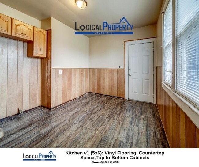 Building Photo - 2Bed/1Bath Lwr Unit w/ Pet Friendly,Firepl...