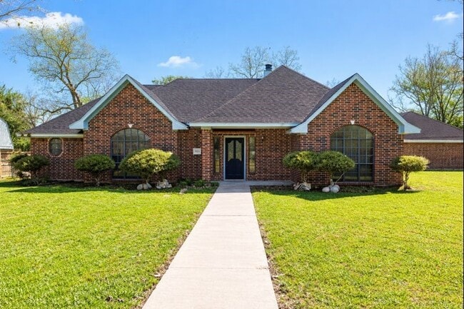 Building Photo - 301 Jansen Dr