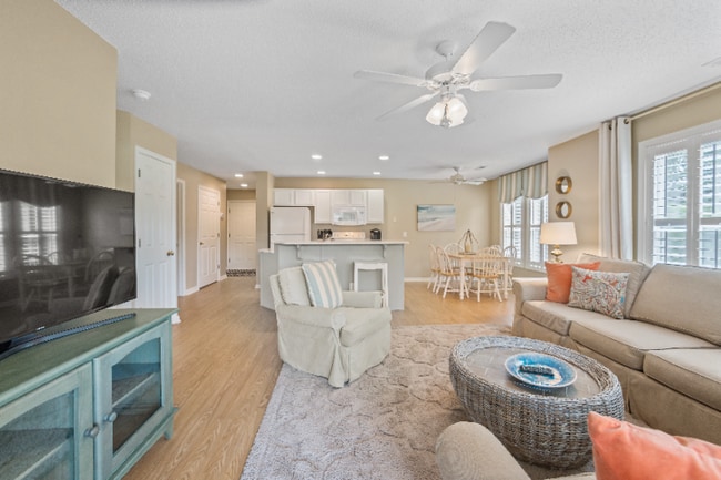 Building Photo - 3350 Club Villas Dr