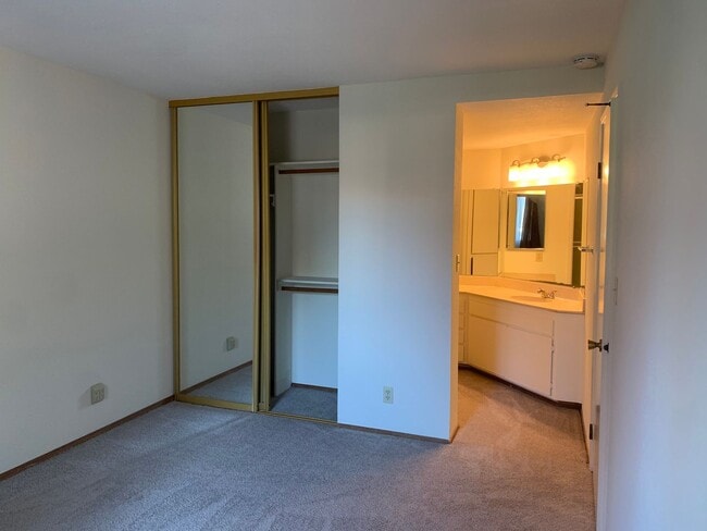 Photo - 46626 Winema Common Apartment