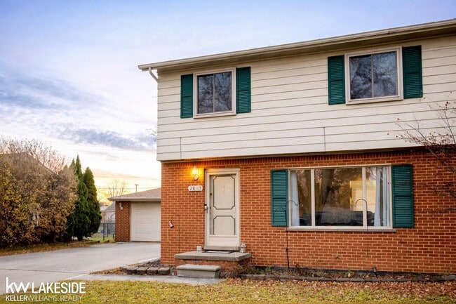 Foto del edificio - 28115 Little Mack Ave