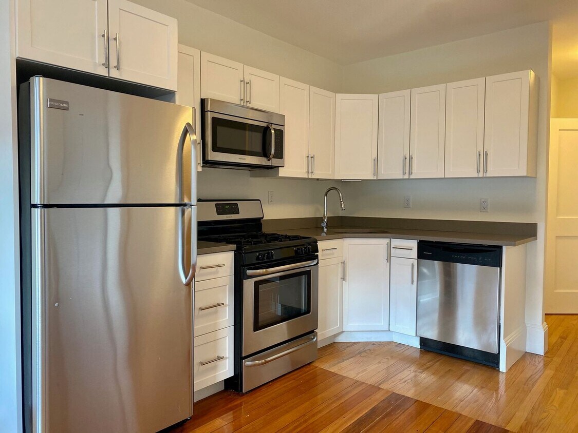 Primary Photo - Huge pet friendly 1 bed with an office for...