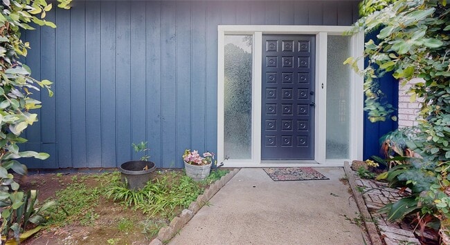 Foto del edificio - 811 Devonport Ln