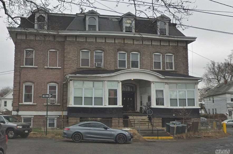 Foto del edificio - 11-41-41 123rd St